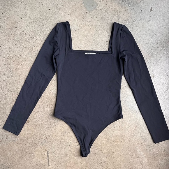 ARITZIA - Contour Squareneck Longsleeve Bodysuit - Picture 4 of 6